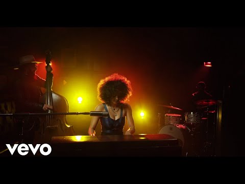 Kandace Springs - People Make The World Go &#039;Round