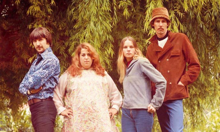 Michelle Phillips: The Mamas And The Papas' Accidental Star | uDiscover