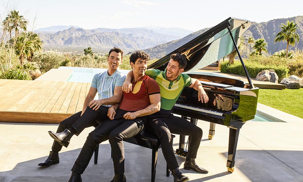 Watch The Jonas Brothers Perform On Npr S Tiny Desk Series