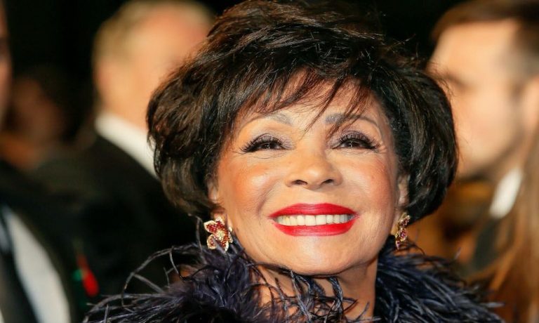 Decca Records Signs Dame Shirley Bassey, New Album In Production