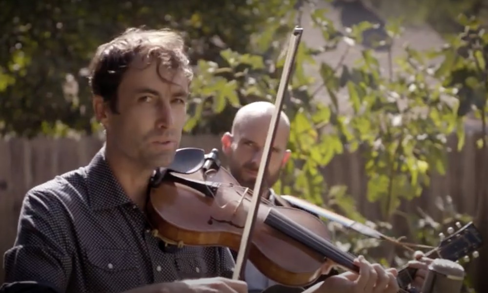 Hear Andrew Bird’s Reflective, COVID-Inspired Holiday Song | uDiscover