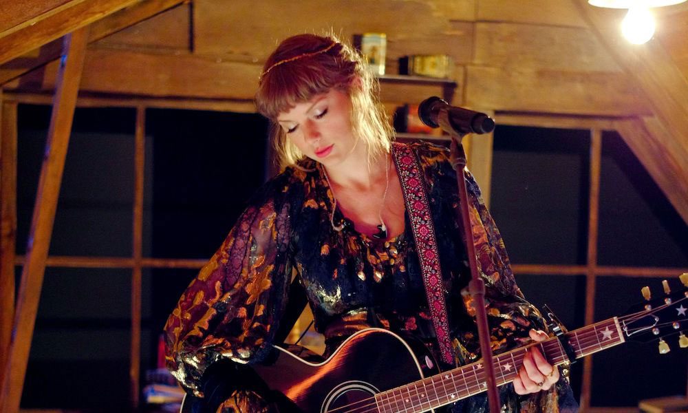 Taylor Swift's Evermore Sets US Record For One-Week Vinyl Album Sales