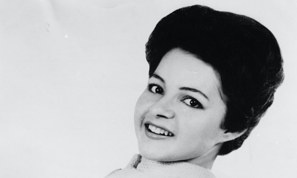 Watch Brenda Lee Sing Vintage Torch Song ‘All Alone Am I’ On ‘Sullivan’