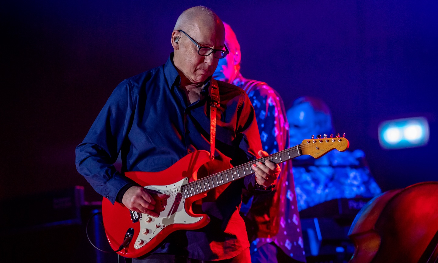 Mark knopfler. Марк Кнопфлер лучшие. Mark Knopfler down the Road wherever Tour 2019. Марк Нопфлер поет. Марк Нопфлер тату.