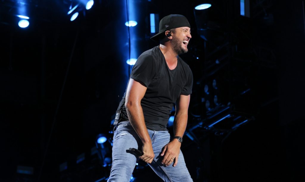 Luke Bryan To Co-Host 56th Annual CMA Awards With Peyton Manning