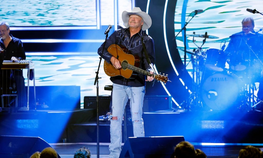 Alan Jackson To Receive Lifetime Achievement Award At CMA Awards