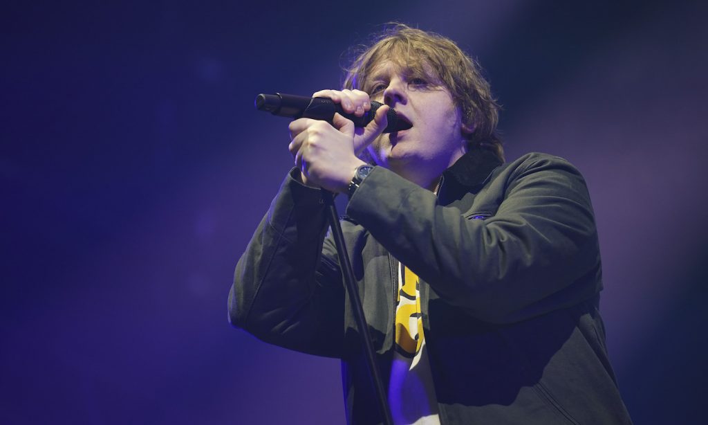 Lewis Capaldi Shares Romantic New Ballad ‘pointless Udiscover