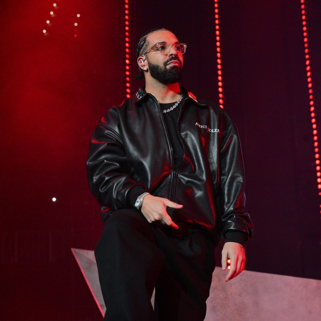 Drake Adds Additional Dates To ‘It’s All A Blur’ Tour With 21 Savage