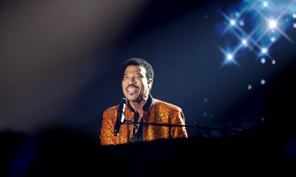 lionel richie sing along tour