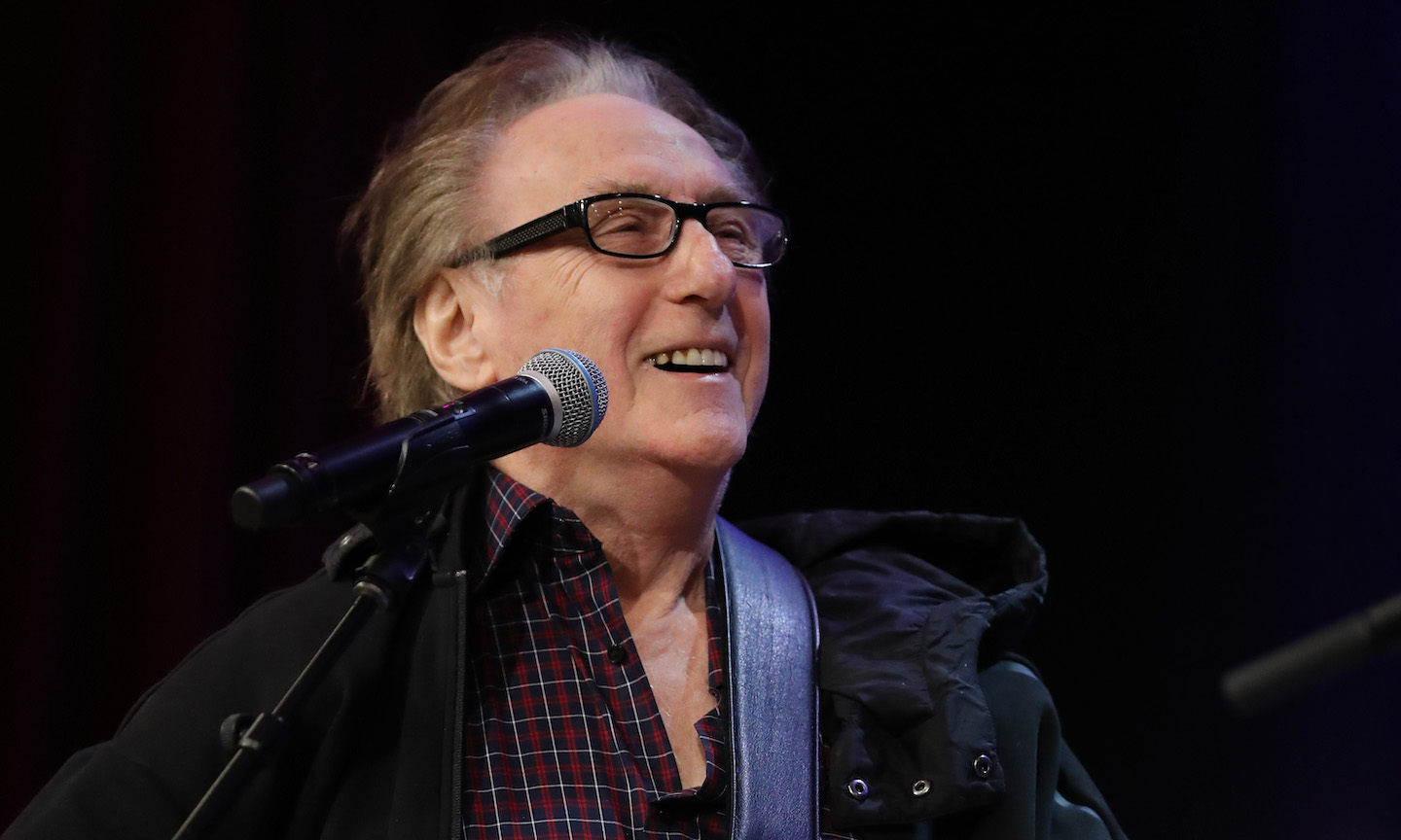 Denny Laine, Wings and Moody Blues musician, dies age 79 - BBC News