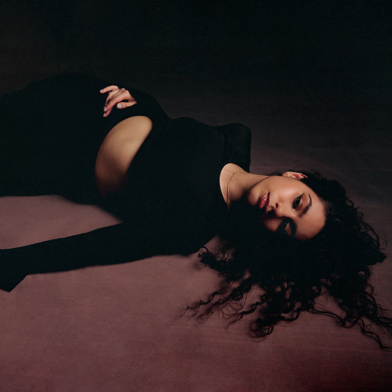 Alessia Cara Returns With New Single And Video, ‘Dead Man’ #AlessiaCara