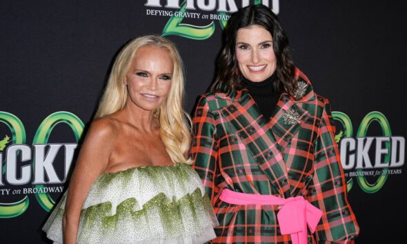 Kristen Chenoweth and Idina Menzel – Photo: John Nacion/Getty Images