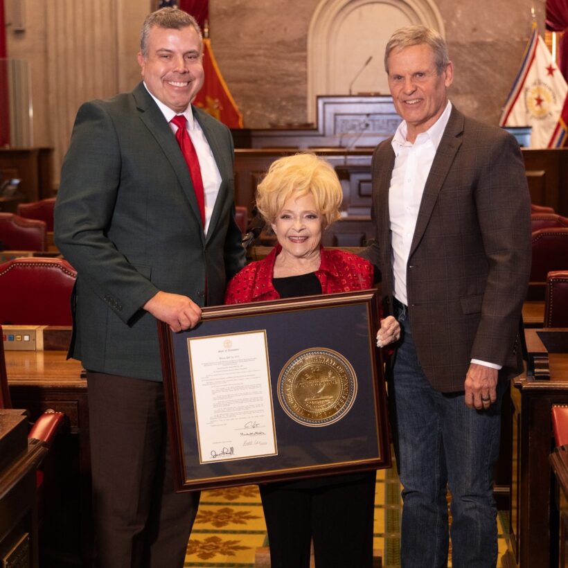 (L-R) Representative Jason Powell, Brenda Lee, Governor Bill Lee - Photo: Chris Hollo (Courtesy of UMG)